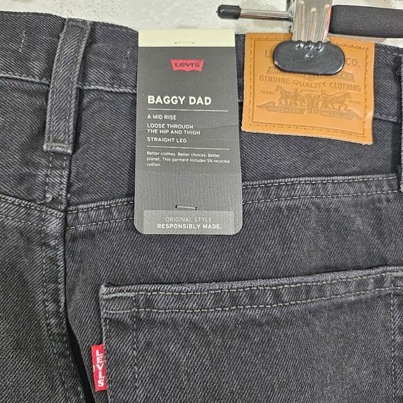 ⚡️SALE! Levi's Black Distressed Baggy Dad Jeans NWT Size 32x30 - Picture 12 of 12